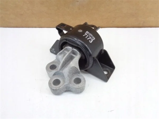 Opel / Mokka 1.4 Turbo Düz Vitesli Sol Motor Kulağı Orjinal